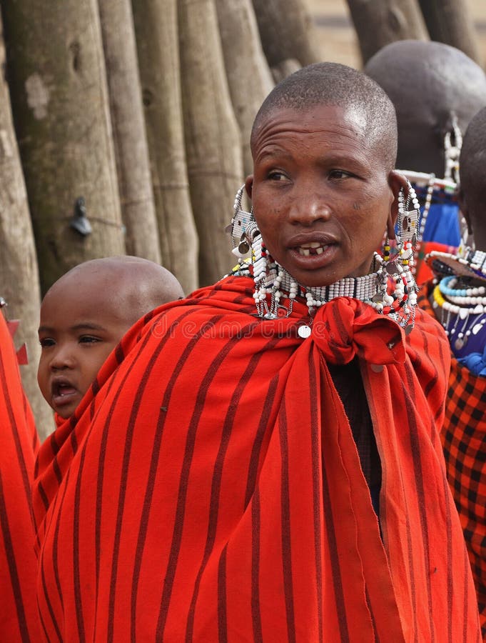 Mulher e bebê do Masai fotos de stock Mulher e bebê do Masai fotos de stock