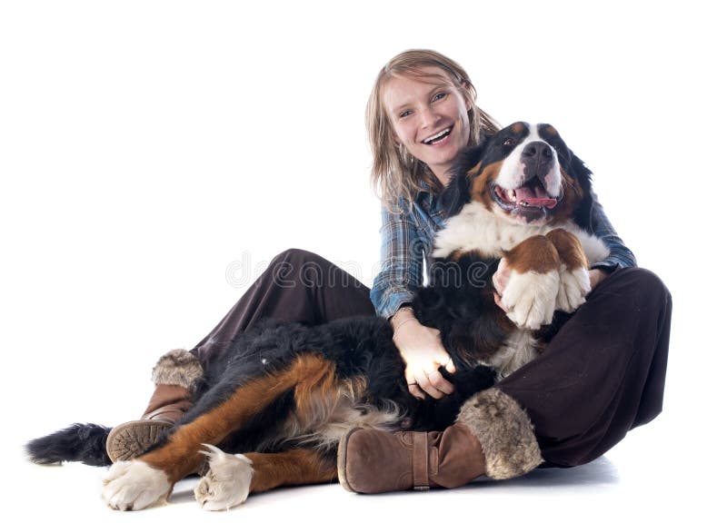Mulher e cão imagem de stock royalty free Mulher e cão imagem de stock royalty free