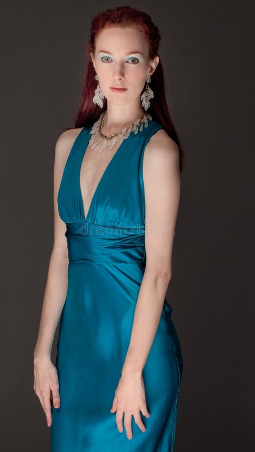 Mulher elegante no vestido imagens de stock royalty free Mulher elegante no vestido imagens de stock royalty free
