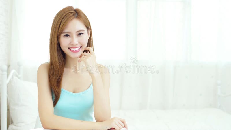 Mulher em casa imagens de stock royalty free Mulher em casa imagens de stock royalty free
