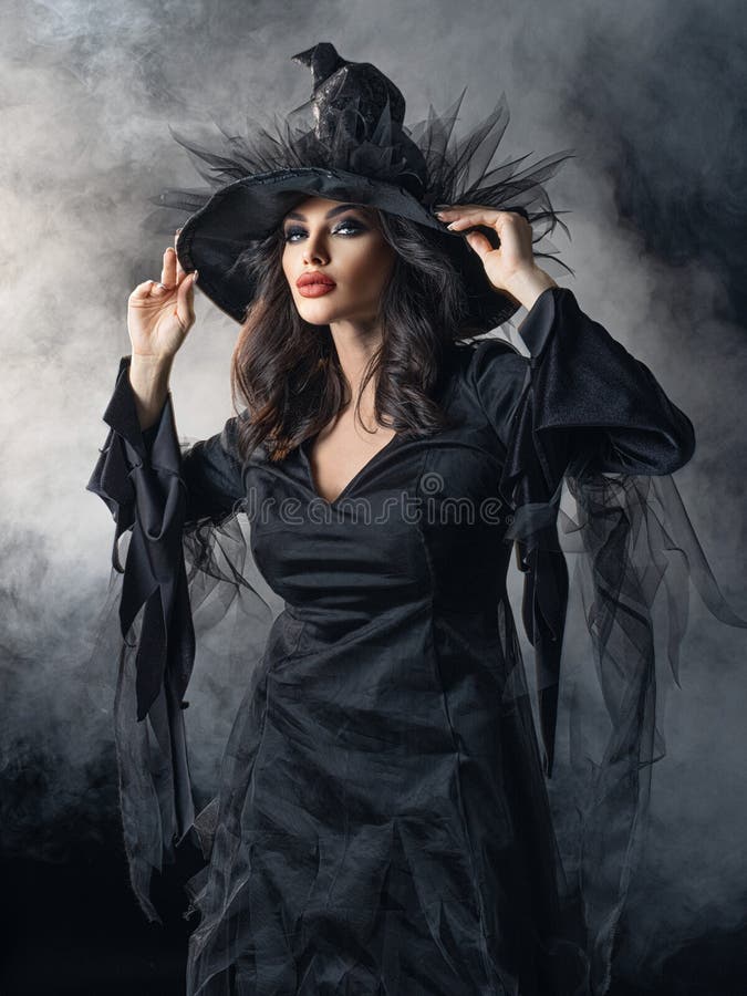 Halloween com lindas bruxas. coleção de diferentes bruxas bonitas