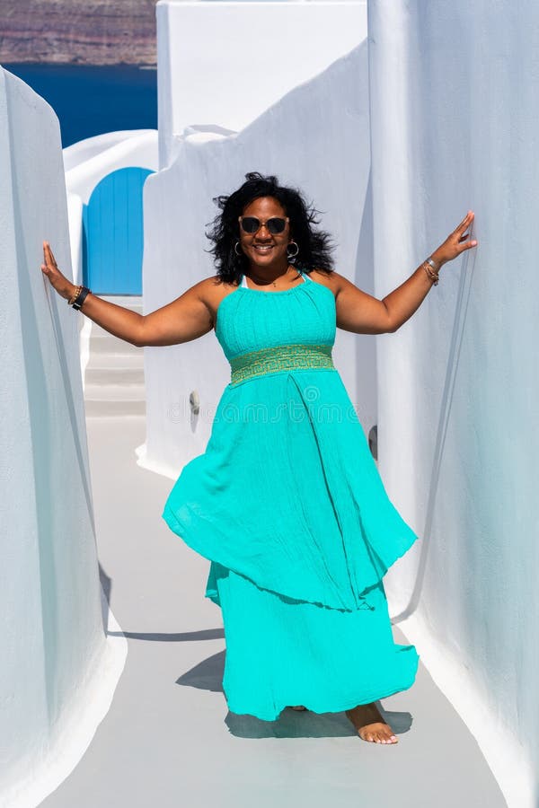 Mulher Em Férias Em Santorini fotos de stock Mulher Em Férias Em Santorini fotos de stock