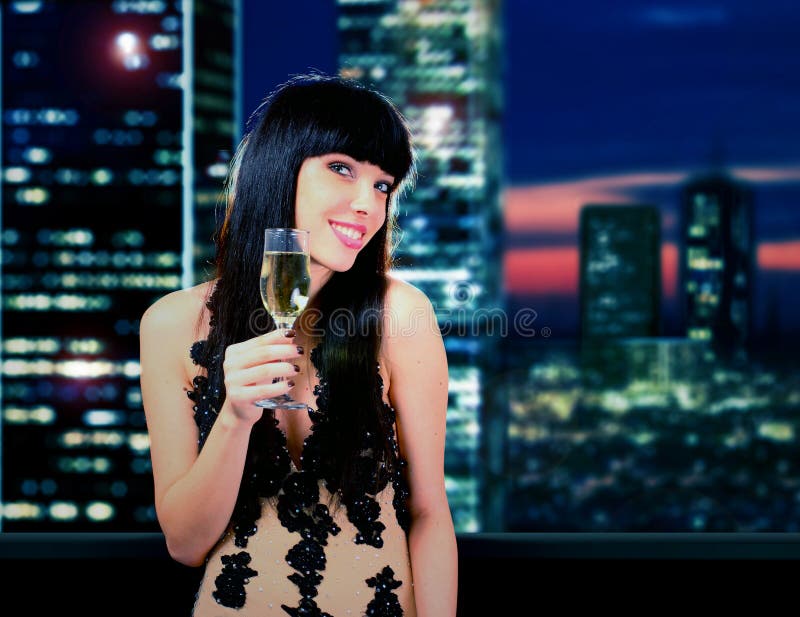 Mulher feliz com vidro do champanhe fotos de stock royalty free