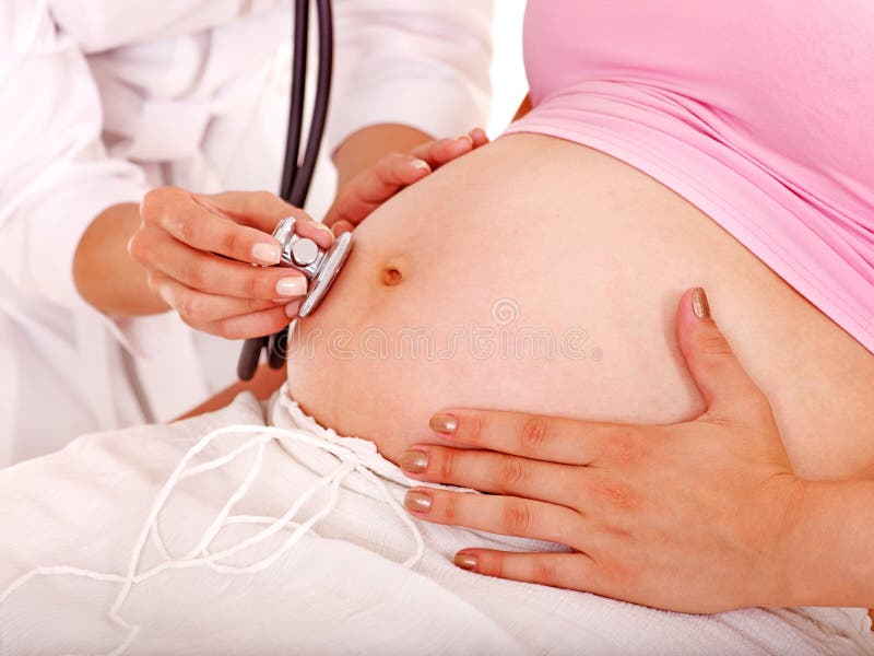 Mulher gravida com doutor. fotografia de stock Mulher gravida com doutor. fotografia de stock