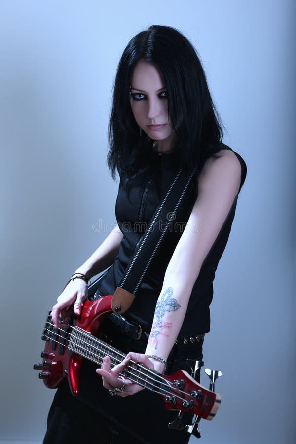 Mulher gótico com guitarra foto de stock