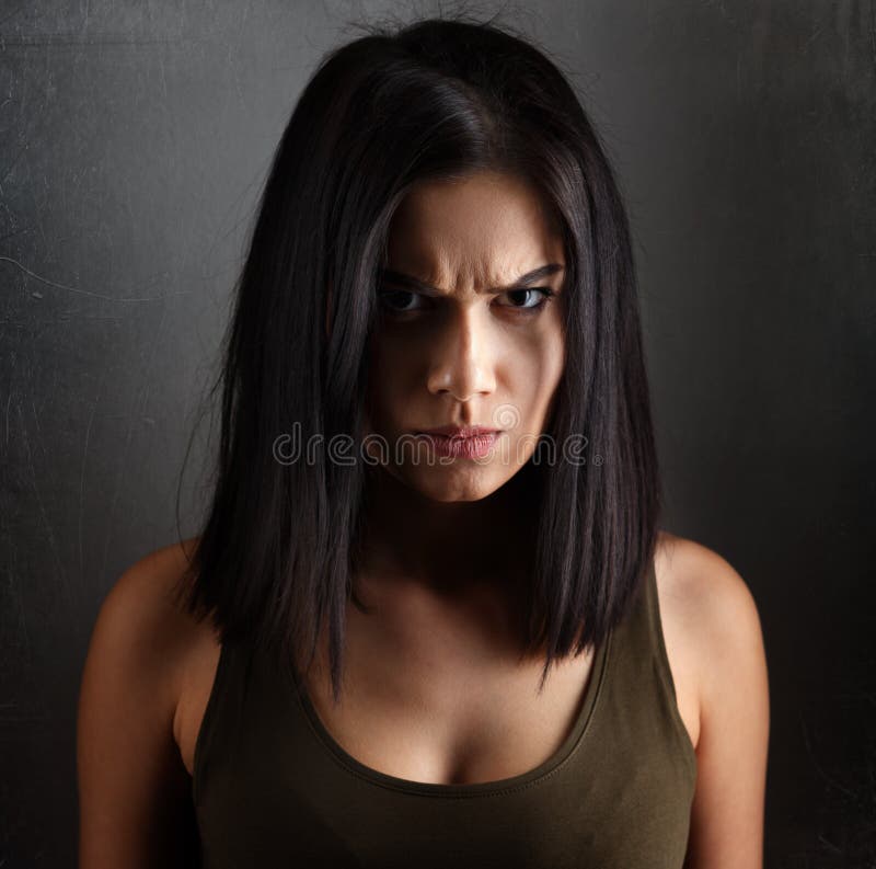 Mulher Má Com a Cara Assustador Do Horror Foto de Stock - Imagem de povos,  sinistro: 59743290