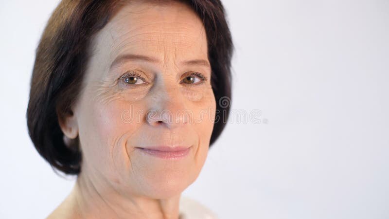 Retrato de mulher de meia-idade vídeos de arquivo