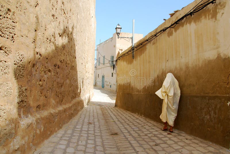 Mulher muçulmana em Medina imagens de stock Mulher muçulmana em Medina imagens de stock