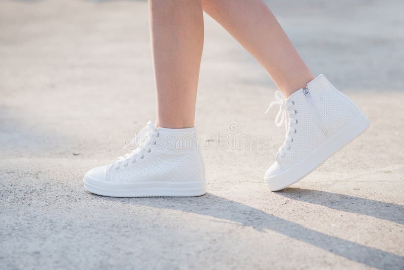 sapatilhas mulher brancas