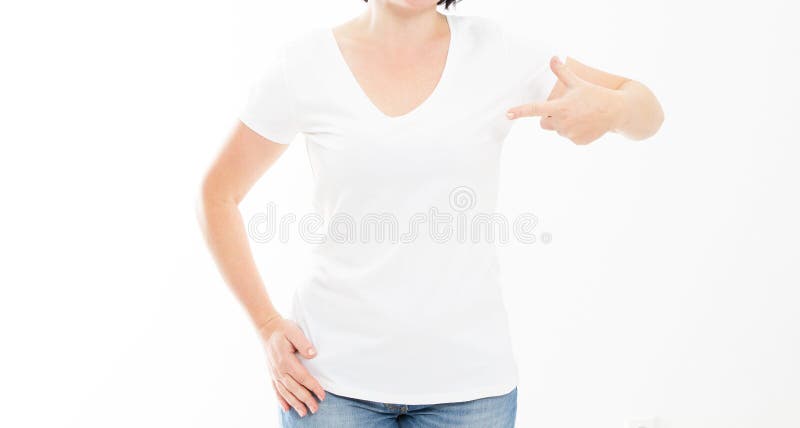Mulher no t-shirt branco que aponta a si mesma Zombaria do tshirt do ponto acima do espaço da cópia - imagem colhida foto de stock royalty free Mulher no t-shirt branco que aponta a si mesma Zombaria do tshirt do ponto acima do espaço da cópia - imagem colhida foto de stock royalty free