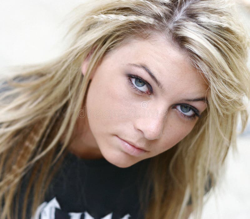 Mulher nova loura foto de stock Mulher nova loura foto de stock