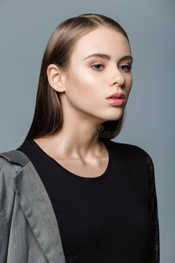 Mulher nova no leotard preto imagem de stock Mulher nova no leotard preto imagem de stock