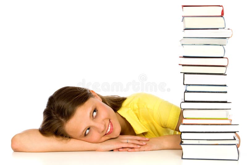 Mulher nova que olha a pilha de livros fotos de stock royalty free Mulher nova que olha a pilha de livros fotos de stock royalty free
