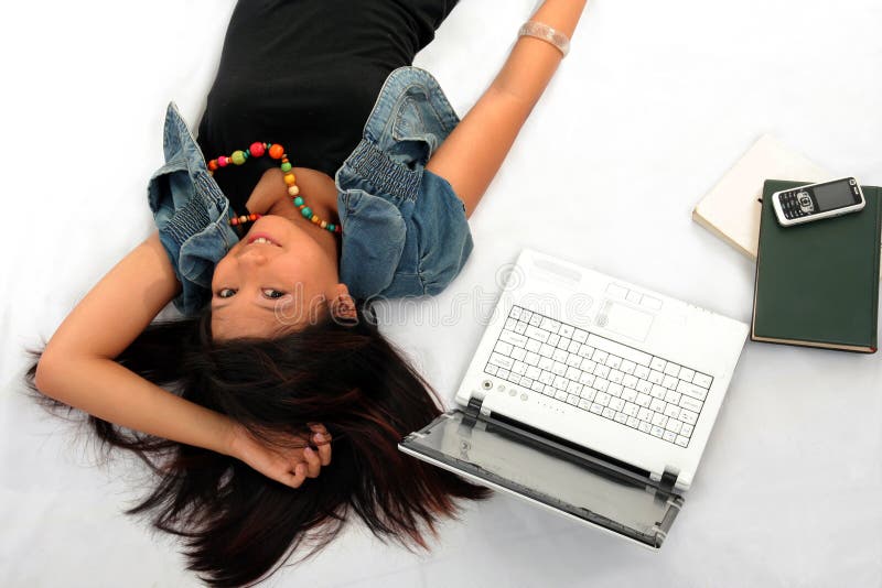 Mulher ocasional nova do estudante imagens de stock Mulher ocasional nova do estudante imagens de stock