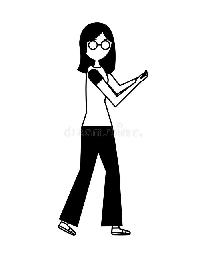 Mulher que anda usando o dispositivo do smartphone ilustração do vetor Mulher que anda usando o dispositivo do smartphone ilustração do vetor