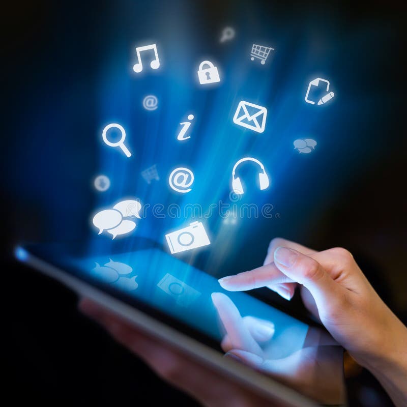 Mulher a segurar um tablet digital, close-up imagem de stock royalty free