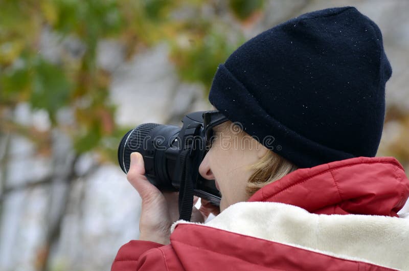 Mulher que toma o retrato foto de stock Mulher que toma o retrato foto de stock