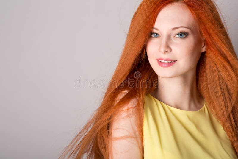 Mulher red-haired nova fotos de stock royalty free Mulher red-haired nova fotos de stock royalty free
