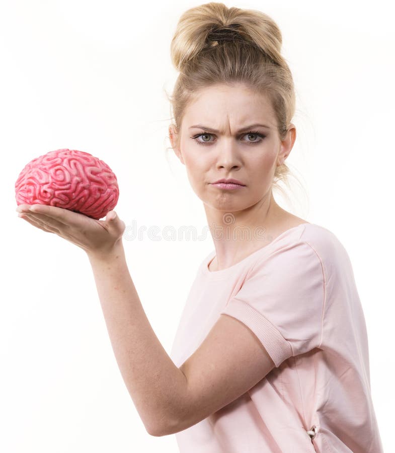 Mulher a segurar o cérebro, tendo uma ideia fotografia de stock royalty free