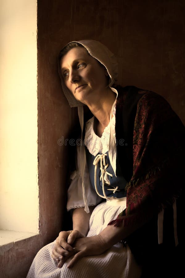 Mulher Vermeer Deitada Na Cama Antiga Da Copa Imagem de Stock - Imagem de  vestido, roupa: 164335627