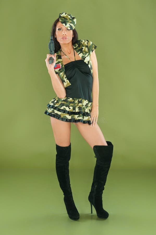 Mulher em roupa militar foto de stock royalty free