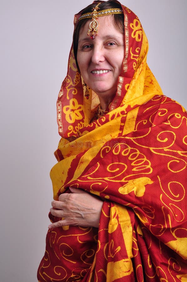 Mulher superior que veste a roupa indiana tradicional a foto de stock royalty free