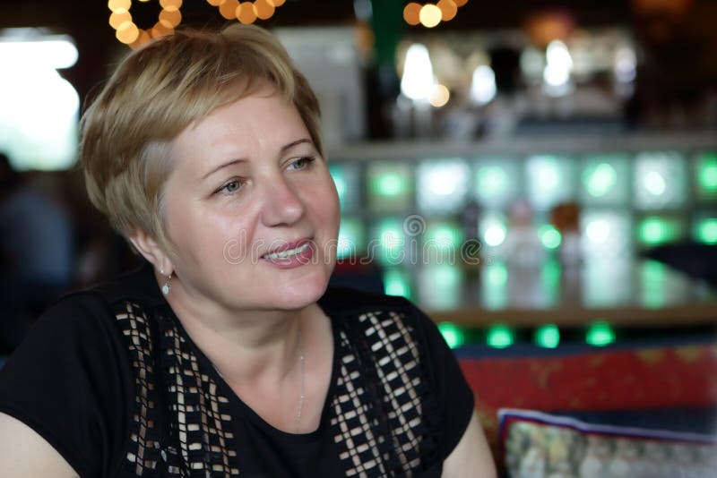 Mulher sênior feliz imagem de stock royalty free