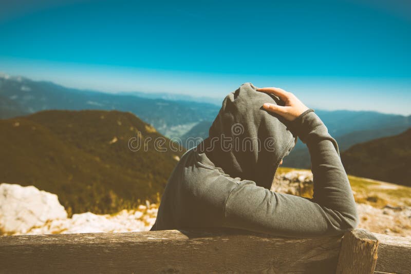 Foto de Triste Mulher N A Cidade e mais fotos de stock de 2015