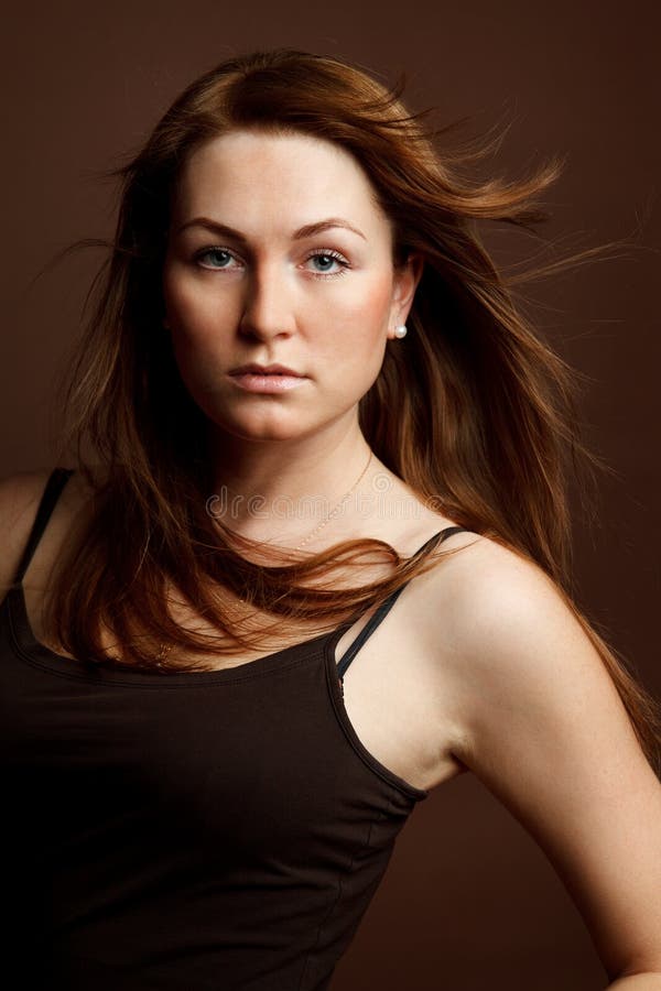 Mulher atraente ruiva imagem de stock