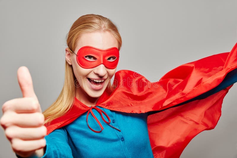 Mulher vestida como um super-herói com seu polegar acima imagens de stock Mulher vestida como um super-herói com seu polegar acima imagens de stock