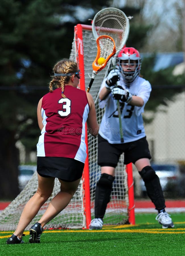 Mulheres que jogam o lacrosse fotos de stock Mulheres que jogam o lacrosse fotos de stock