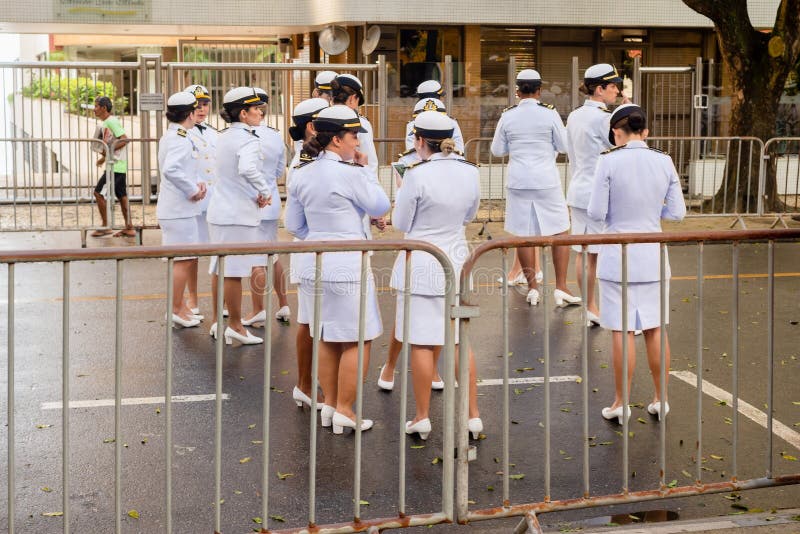 Mulheres-soldados Do Exército Brasileiro Desfilando No Dia Da Independência  Brasileira Imagem de Stock Editorial - Imagem de defesa, naturalizado:  255485609