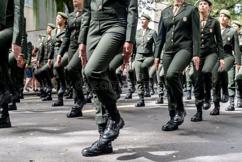 Mulheres-soldados Do Exército Brasileiro Desfilando No Dia Da Independência  Brasileira Imagem de Stock Editorial - Imagem de defesa, naturalizado:  255485609