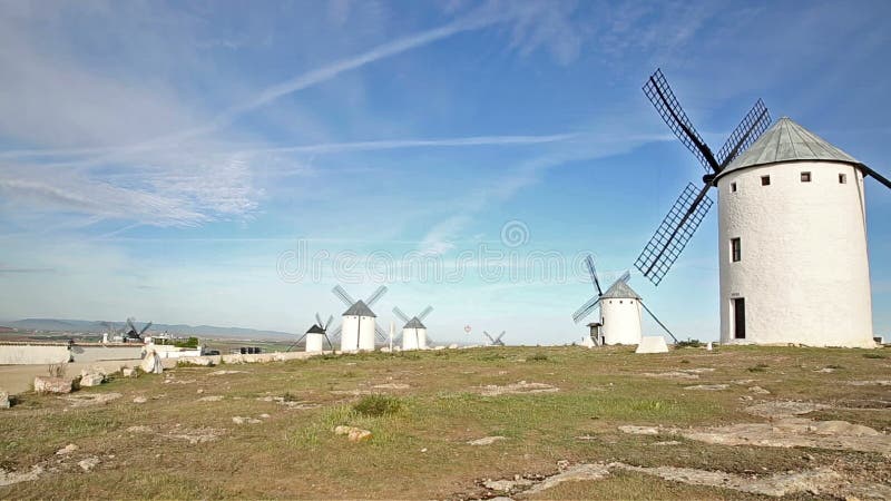 Mulini a vento bianchi in Campo de Criptana, provincia di Ciudad Real, Castiglie e Mancie, Spagna