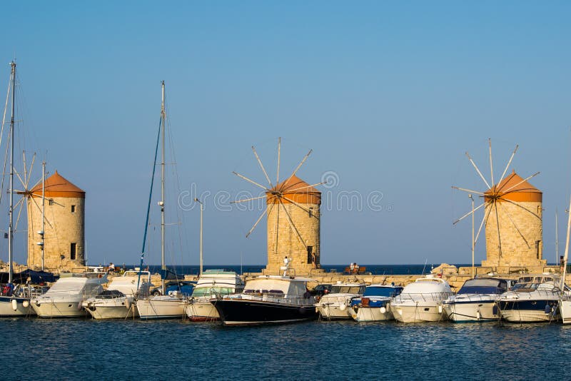 Mulini a vento di Rodi immagini stock libere da diritti Mulini a vento di Rodi immagini stock libere da diritti