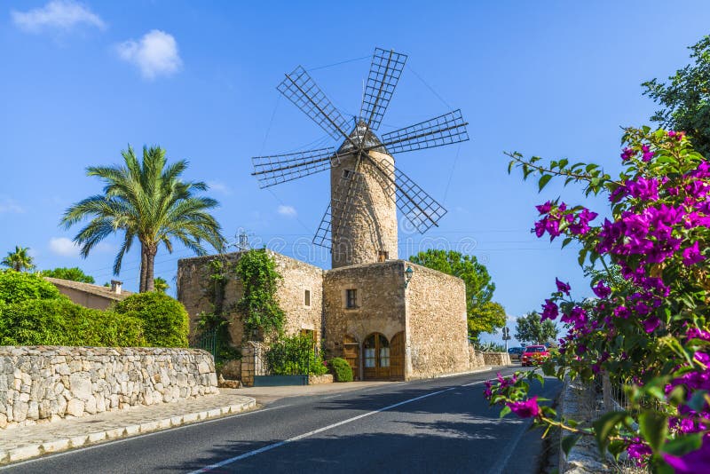 Mulino a vento medievale in Palma Mallorca, Balearic Island, Spagna