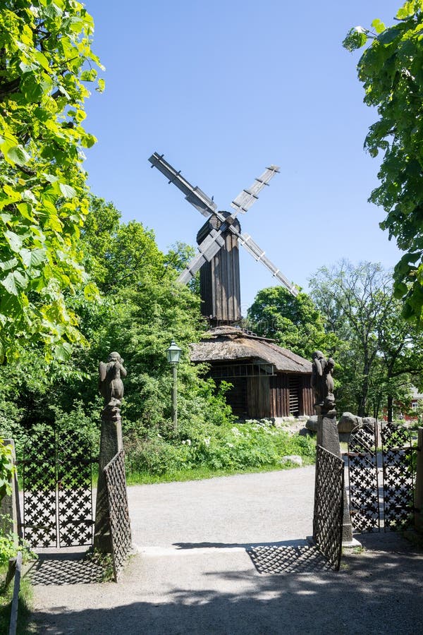 Mulino a vento Stoccolma Svezia del parco di Skansen fotografia stock Mulino a vento Stoccolma Svezia del parco di Skansen fotografia stock