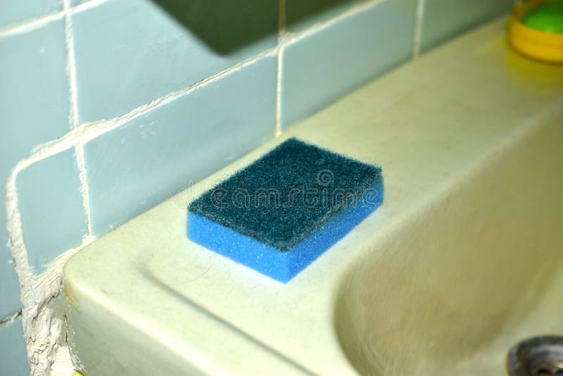 Multi-colored sponges for cleaning in the bathroom on the sink. Washing sponge for dishes is an indispensable assistant in the kitchen, which is used by everyone without exception. such a product has different shapes and is also made of different materials, which distinguishes their applications and special functions. In order for cleaning to be effective, it is necessary to clearly understand the purpose of the washing sponge, so as not to be disappointed in the result. Sponges for washing dishes. 1. Foam; 2. abrasive; 3. metal; 4. plastic; 5. microfiber; 6. melamine; 7. cellulose. Multi colored foam sponges stock images, royalty-free photos and pictures