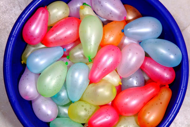 Palloncini pieni di acqua per la celebrazione della Holi in India.