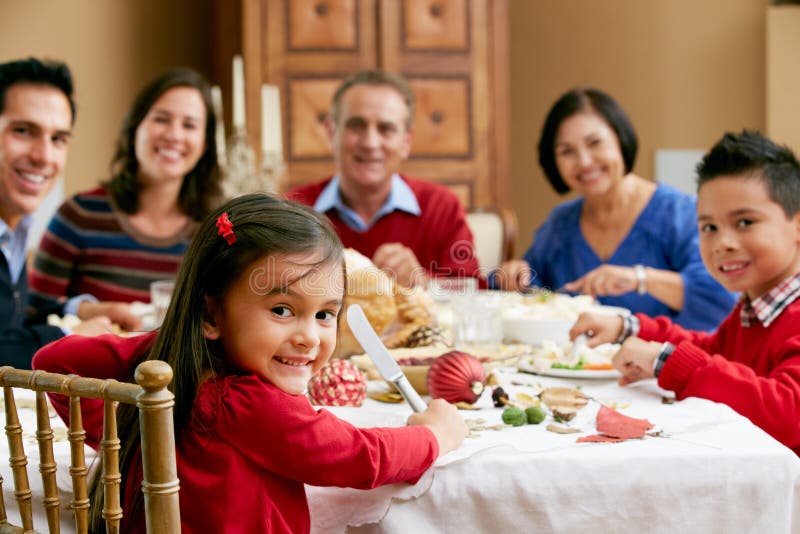 Multi Generazione Della Famiglia Che Festeggia Con Il Pranzo Di Natale.