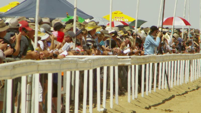 Multidão de uma corrida de cavalos