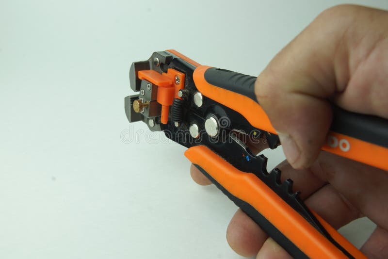 Multifunctional Puller for Removing Insulation from the Wire Stock