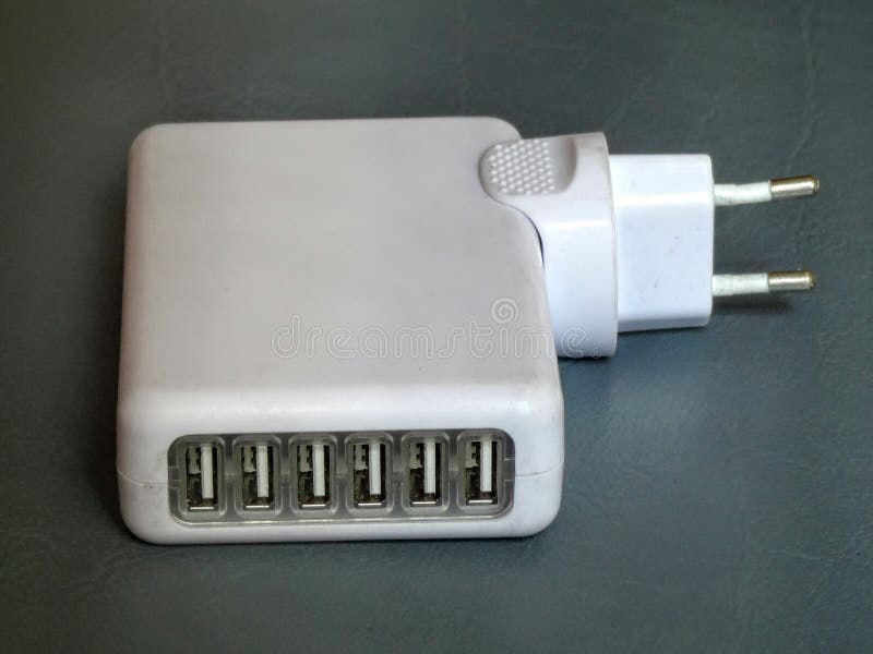 Multiport do carregador de USB imagem de stock royalty free Multiport do carregador de USB imagem de stock royalty free