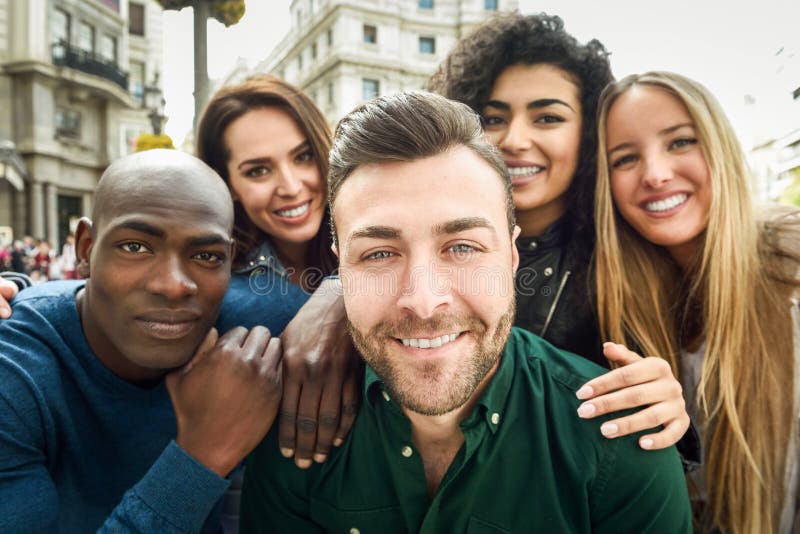 These people 1 taking. Селфи друзей. Сэлфи фото молодежь и выборы. Multiracial. People taking selfie.