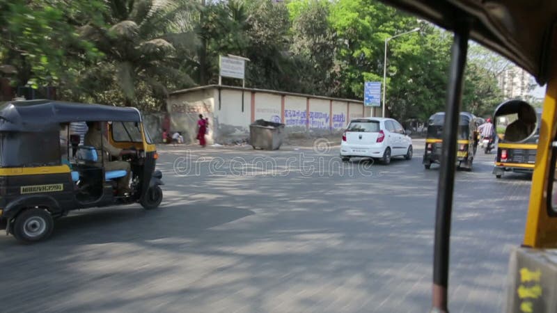 MUMBAI, INDIEN - MÄRZ 2013: Tägliche Verkehrsszene