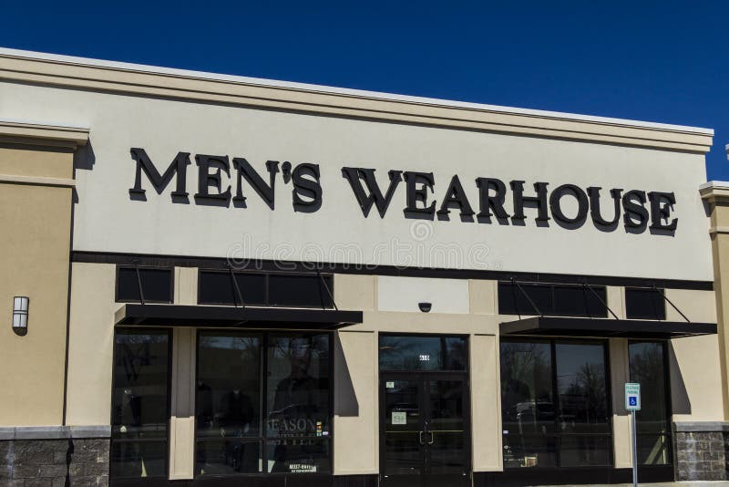 Muncie - Circa March 2017: The Men`s Wearhouse Retail Strip Mall Location. Men`s Wearhouse ...