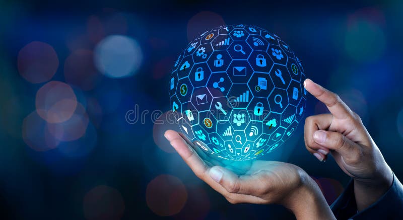 Mundo de Internet del icono en las manos de una tecnología de red del hombre de negocios y de datos de entrada del espacio de la imagen de archivo libre de regalías
