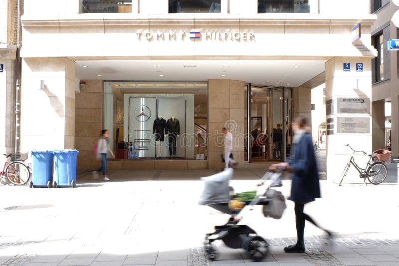 syndrom Løsne Medicinsk Tommy Hilfiger Shop in Munich Editorial Stock Image - Image of european,  consumer: 147656619