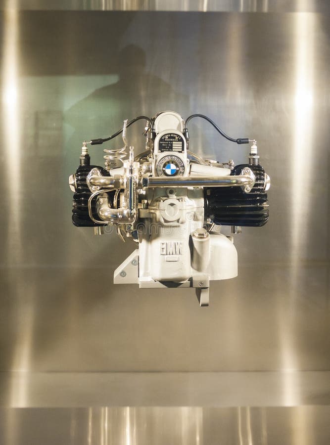 Мюнхен-Германия, 17 июня: двигатель BMW Victoria Werke показан в BMW. Музей в июне 17, 2012 в Мюнхене, Республика Германия стоковая фотография без роялти