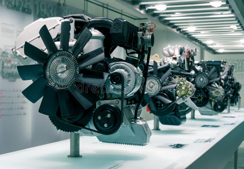 Мюнхен, Германия-10 марта 2016 года: автомобильный двигатель в музее BMW. Мюнхен, Германия - 10 марта 2016 автомобильный двигатель в музее BMW роялти бесплатные стоковые фотографии
